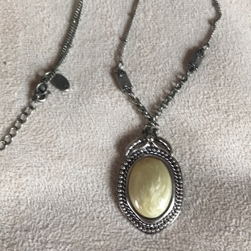 American Eagle outfitters pendant necklace